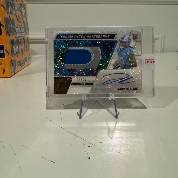 2023 Jahmyr Gibbs /50 Panini Zenith White Sparkle Autograph. Panini sealed - Picture 3 of 10